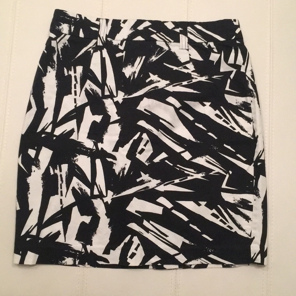 Black and white print skirt